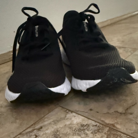 Nike Revolution 5 Premium Black Metallic Gold W - Picture 9 of 12